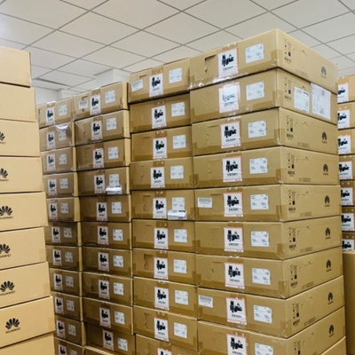 S6730S-S24X6Q 화웨이는 1 600W ＡＣ 전원을 포함하는 24 10G SFP+ 6 40GE QSFP를 바꿉니다